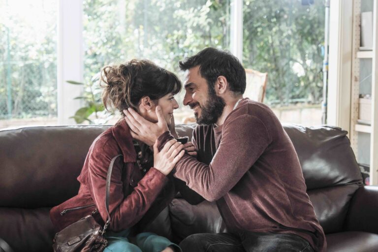 “Era ora” con Edoardo Leo e Barbara Ronchi, dal 16 marzo su Netflix