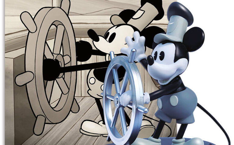 TOPOLINO festeggia Disney100 con Steamboat Willie a cui dedica una cover in bianco e nero e una statuina da collezione